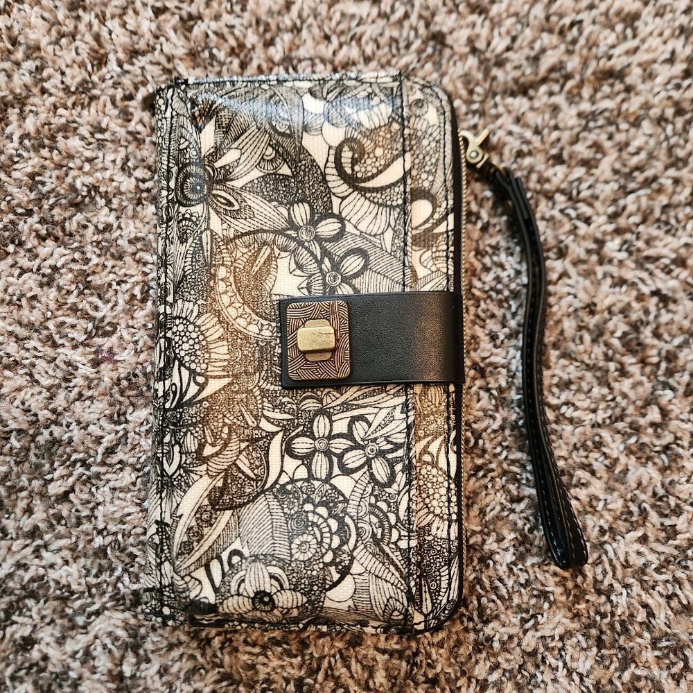 Wristlet wallet